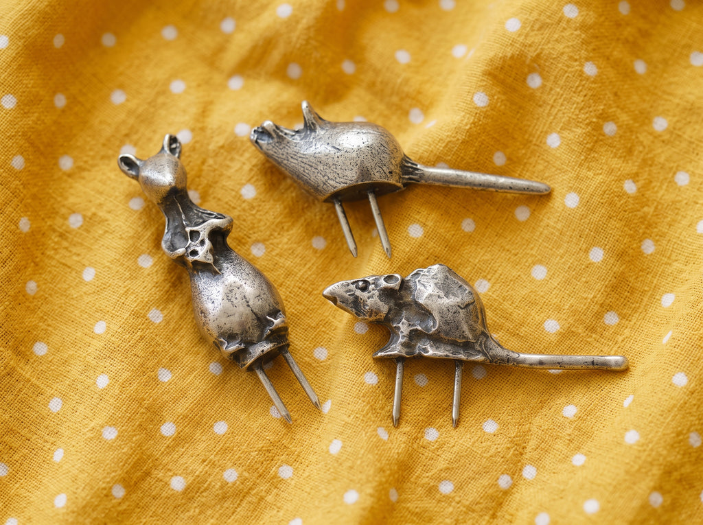 Metal Cheese Food Pin MOLLY Mouse