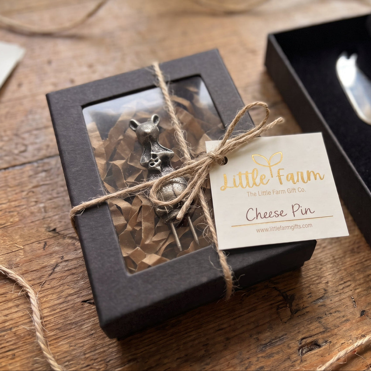 Metal Cheese Food Pin MOLLY Mouse